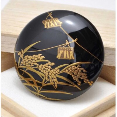 鳴子蒔絵柘漆塗ブローチ