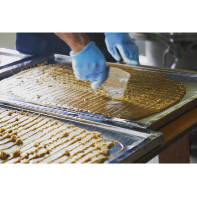 喜界島産高級ごま油を贅沢に使った燻製ミックスナッツ&純黒糖燻製ミックスナッツ8袋セット(各4袋入り)