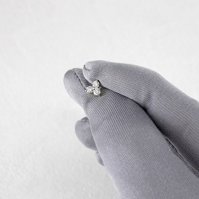 プラチナ ダイヤモンド キャッチのいらないピアス 片耳 241227400pu