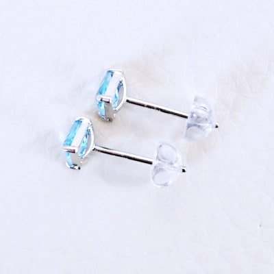 K14WG ホワイトゴールド ブルートパーズ 三角 4mm ピアス 保証書付 KO-0045