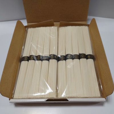 四日市の工芸品と特産品のコラボ　こにゅうどうくん「日永うちわ」と「大矢知手延そうめん」