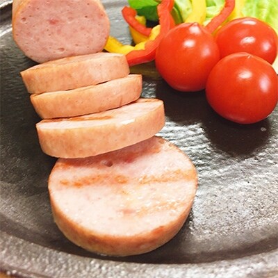 桜の薪と炭火使用。塩漬後熟成させたお肉を使ったポーク100%ソーセージ(180g×3パック)