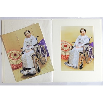 【さとふる限定】車いす用着物3日間レンタル(小紋:桃色桜紅葉　帯:黒色格子/草履)写真加工サービス付