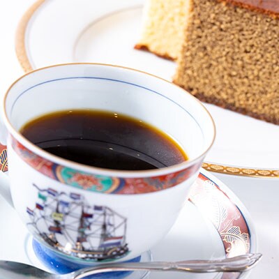 わずかな期間しか咲かないコーヒーの花から採れた蜂蜜入りカステラセット