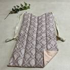 【背負う防寒着】大和おいね　綿100%　ダマスク柄　ピンク・L