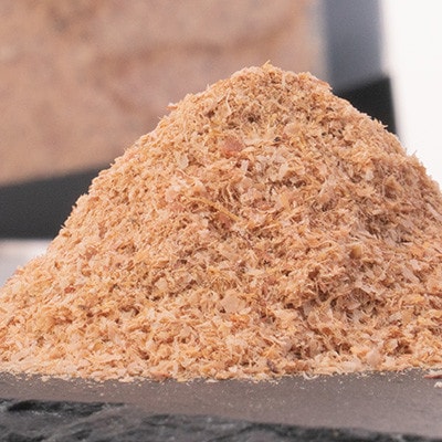 【枕崎産本枯節使用】かつおかれぶし 削りぶし 粉末【粉雪】老舗鰹節店カネモかつお節1袋 V0-492