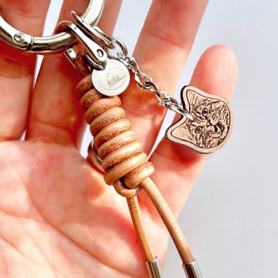 【ねこチャーム】 トラ猫　シルバーカラー　本革キーホルダー