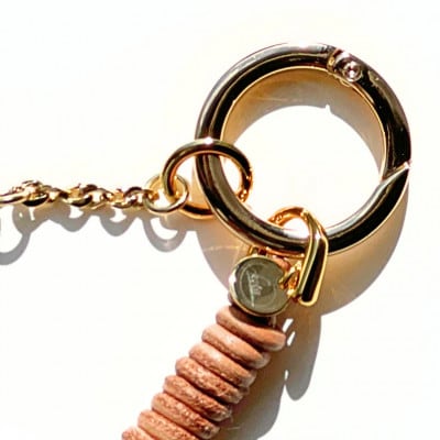 【ねこチャーム】 ヘソ天猫　ゴールドカラー　本革キーホルダー