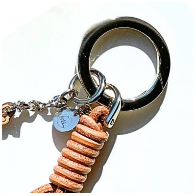 【ねこチャーム】 ヘソ天猫　シルバーカラー　本革キーホルダー