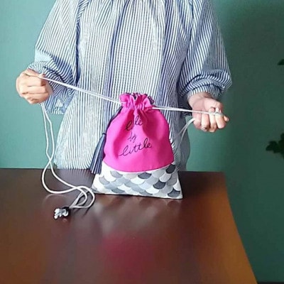 毎日のお出かけを軽やかに　きんちゃくポシェット　暖色系　*色柄おまかせください