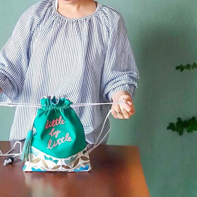 毎日のお出かけを軽やかに　きんちゃくポシェット　寒色系　*色柄おまかせください