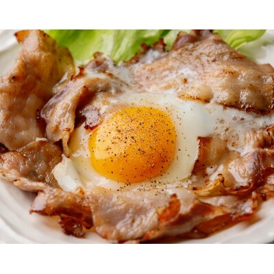 訳あり脂身多め鹿追産自然放牧黒豚　4週間熟成無添加ベーコン　計1kg