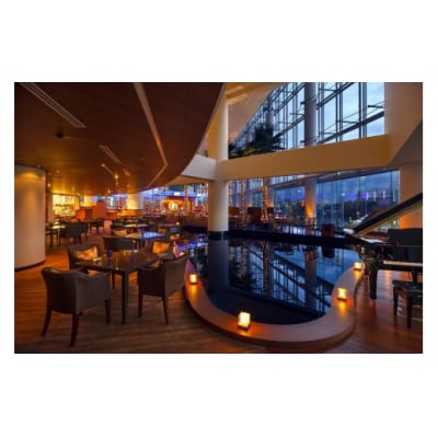 横浜ベイホテル東急 カフェトスカ ディナー券|みなとみらいの夜景を眺めて楽しむ食事
