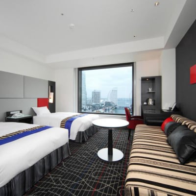 ニューオータニイン横浜プレミアム 海側ツイン1泊2食付ペア宿泊券|夜景を一望できるお部屋