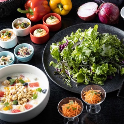 ニューオータニイン横浜プレミアム 海側ツイン1泊2食付ペア宿泊券|夜景を一望できるお部屋