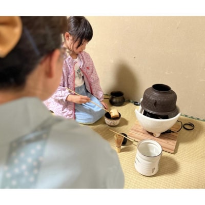 月一回、地元の小学校に通う子どもたちと”おもてなし”の育み、茶道体験