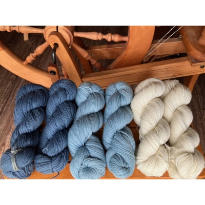 横浜藍毛糸セット 300g〔(Blue50g×2かせ、水色50g×2かせ、生成り50g×2かせ〕