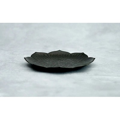 モノトーンコーデが映えるflowerplate 桔梗/漆黒5枚(有田焼貝山窯)(大町町)