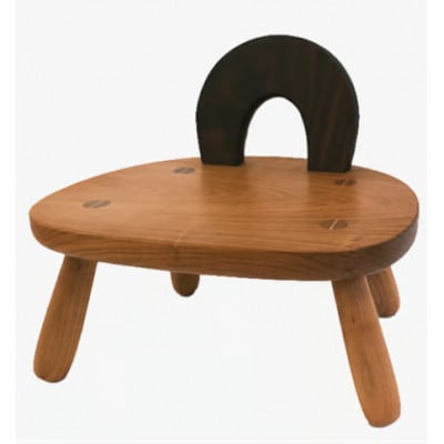 白馬の木の温もりを贈り物に「ちび椅子」