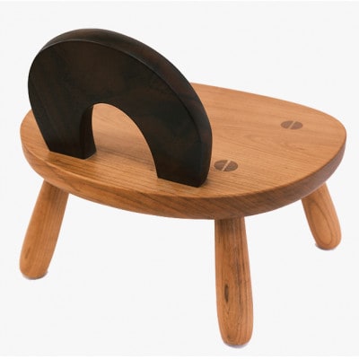 白馬の木の温もりを贈り物に「ちび椅子」