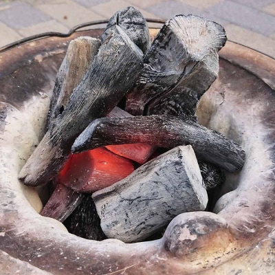 土佐備長炭1箱12kg(一級/丸割混合) 木炭 七輪 炭火焼き キャンプ 防災グッズ【R01365】