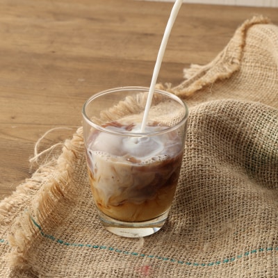 珈琲専門店の水出しアイスコーヒー 700ml×2本 ≪添加物不使用≫ 珈琲 カフェ【R00219】