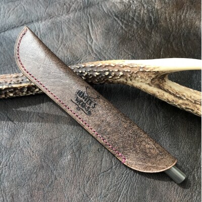 鹿革の一本差し ペンケース【焦茶】(ロゴ入り)革小物 革製品 レザー 文房具【R00507】