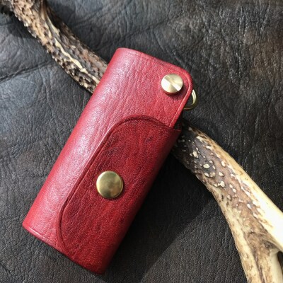 鹿革のキーケース【赤】革小物 革製品 レザー 鍵ケース 車用品 ハンドメイド雑貨【R00556】
