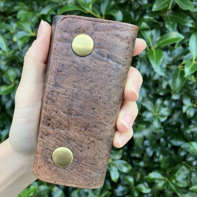 キーケース(三つ折り式)素材:鹿革&猪革【焦茶】革小物 革製品 レザー 鍵ケース 車用品 雑貨