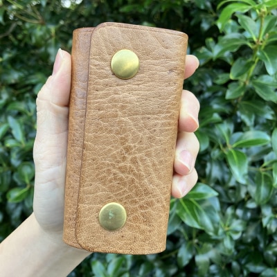 キーケース(三つ折り式)素材:鹿革&猪革【無染色の茶】革小物 革製品 レザー 鍵ケース 車用品 雑貨
