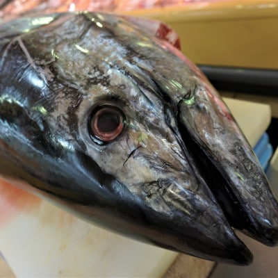 伊平屋島近海で獲れたマグロのかま3kg