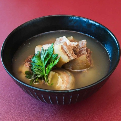 【沖縄の郷土料理】呉屋ストアー自慢の牛汁・軟骨ソーキ汁・てびち汁・やぎ汁 各2人前(計8人前)