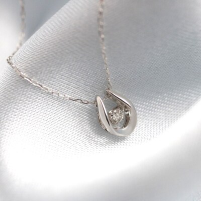 ダンシングストーンダイヤペンダントhorse shoeプラチナ0.03ctシンプルFTW-2138