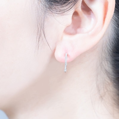 【ジュエリーの街、山梨県甲府市】ダイヤ0.20ct K18WGピアリング　E4670W