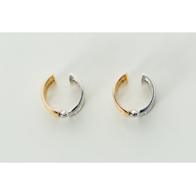 【ジュエリーの街、山梨県甲府市】K18YG/K18WGリバーシブルピアリング E4843