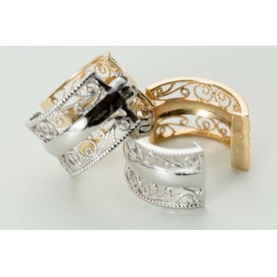 【ジュエリーの街、山梨県甲府市】K18YG/K18WGリバーシブルピアリング E4843