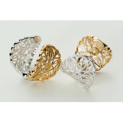 【ジュエリーの街、山梨県甲府市】K18YG/K18WGリバーシブルピアリング LE841