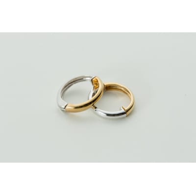 【ジュエリーの街、山梨県甲府市】K18YG/K18WGリバーシブルピアリング E4654