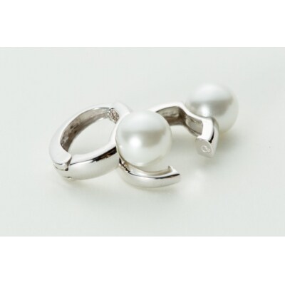 【ジュエリーの街、山梨県甲府市】8ミリ アコヤ真珠 K18WGピアリング 39-17W