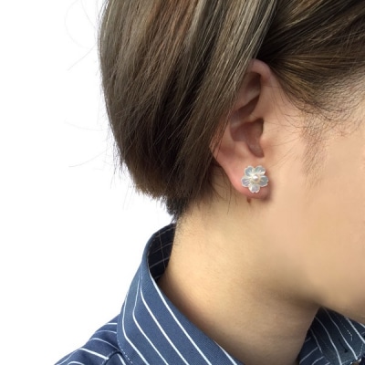 【K18】白蝶貝　桜シェルピアス/No.4