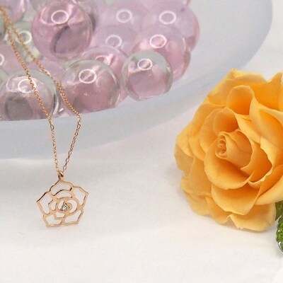K18ピンクゴールド　ダイヤモンド　薔薇ペンダントネックレス　　　HH018730