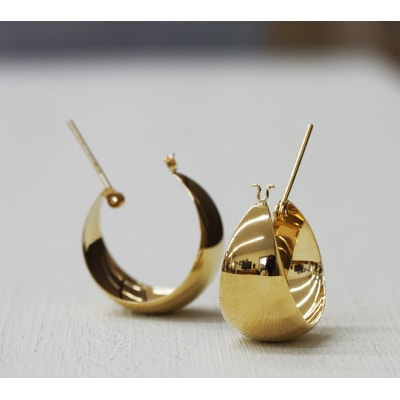 K18イエローゴールド　月甲ピアス 10X17mm　1117715