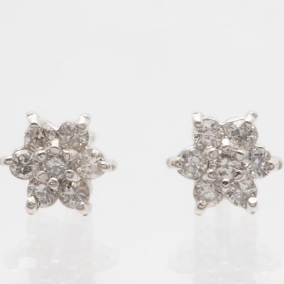 K18WG　フラワーモチーフダイヤモンドピアス HTOP-0015