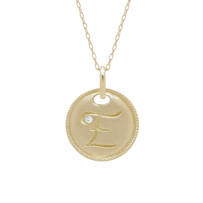 【K10】イニシャルペンダントネックレス　イニシャル:E