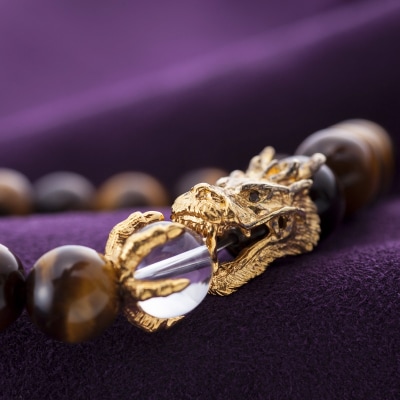 山梨県甲府市にて製作　ドラゴン虎目石ブレスレット　宝珠は水晶　目にはダイヤ　紳士向きサイズ