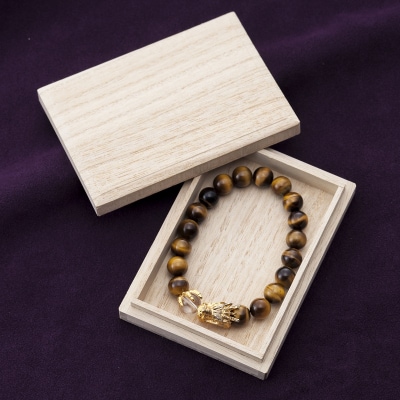 山梨県甲府市にて製作　ドラゴン虎目石ブレスレット　宝珠は水晶　目にはダイヤ　紳士向きサイズ