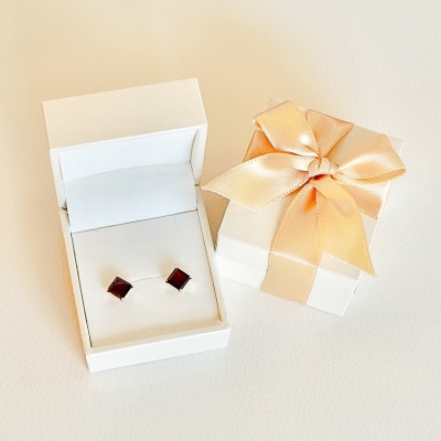 K18YG ガーネット 一粒石 ピアス スクエアカット 6mm 保証書付 SIA-3271