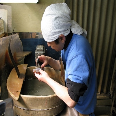 山梨県甲府市にて製作　伝統工芸士手作り　水晶のふくろうブレスレット　目にはルビー