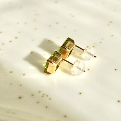 K18YG ペリドット 一粒石 ピアス スクエアカット 6mm 保証書付 IA-3179