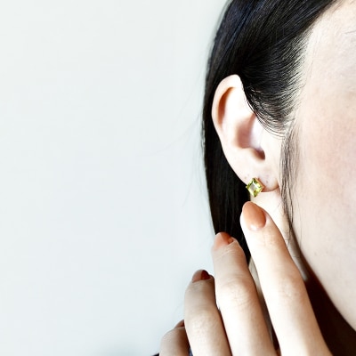 K18YG ペリドット 一粒石 ピアス スクエアカット 6mm 保証書付 IA-3179